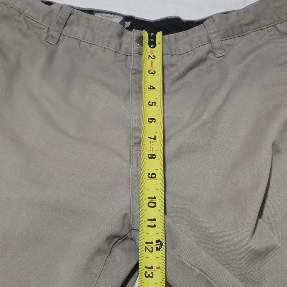 Volcom‎ Men's Khaki Chino Shorts Size 33 Flat Front Casual Everyday Wear